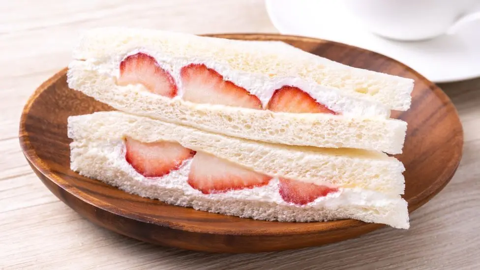M&S Red Diamond Strawberries & Creme Sandwich